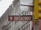 The enormous lofts of the old industrial buildings have made SoHo the area where most of the artists live in the city.